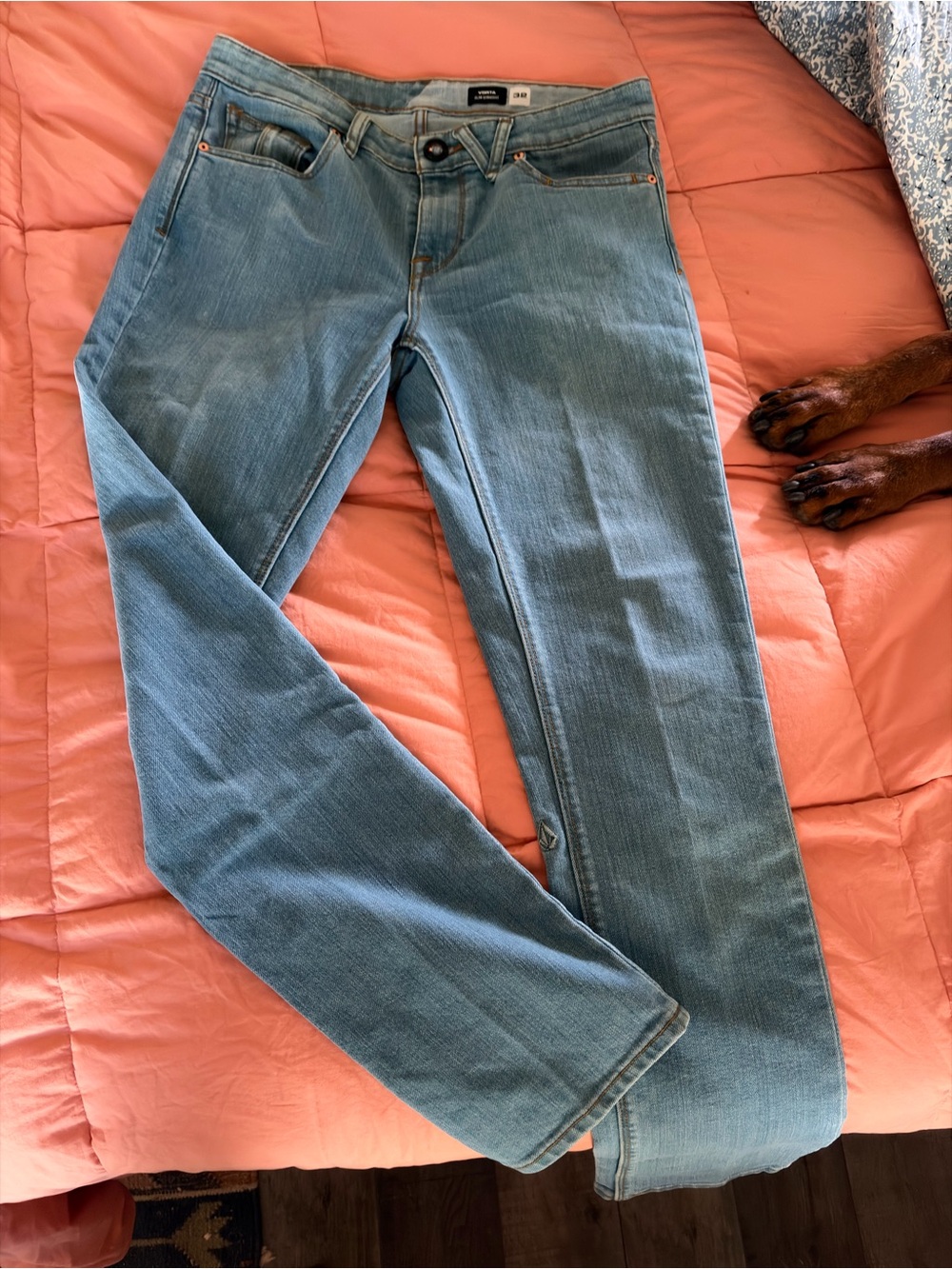 Volcom Vorta Men’s Slim Straight light blue jeans. Size 32”X31”